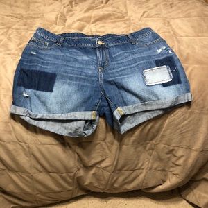 Women’s boyfriend jean shorts